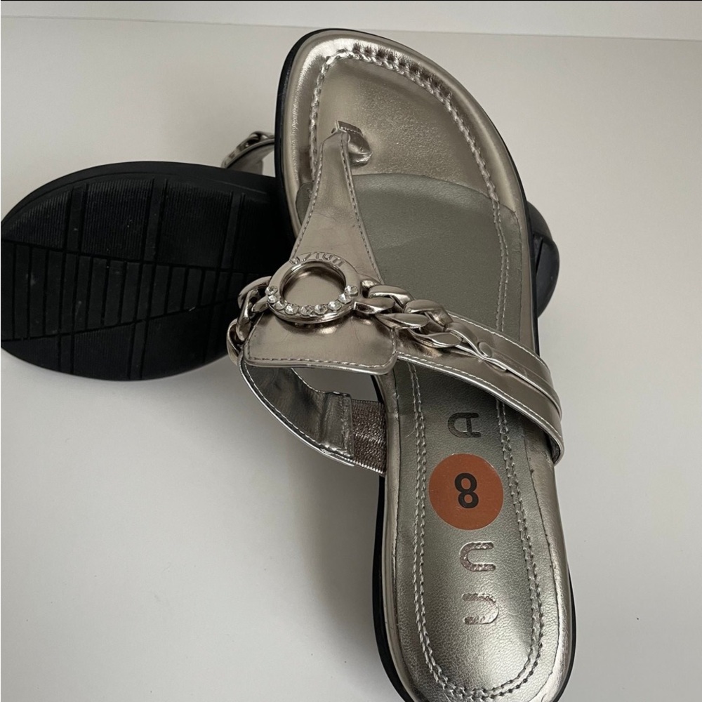 UNISA Silver Fancy Sandal For Women.Size8. - Picture 8 of 10